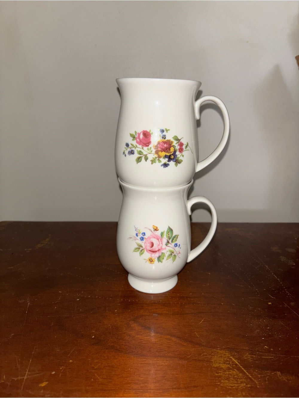 Vintage Royal Oak Classic White Floral Ceramic Mugs - Set of 2